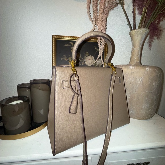 Elegant Brown Leather Handbag - Picture 2 of 7